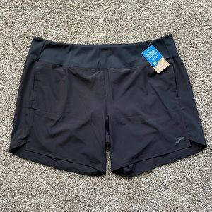 NWT Brooks Women’s Chaser 7” Short